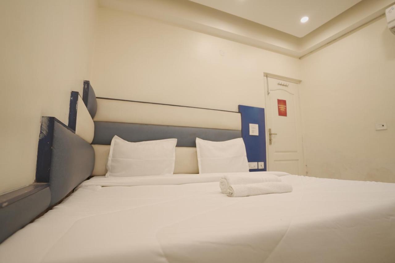 Hotel Leo Continental New Delhi Exteriör bild