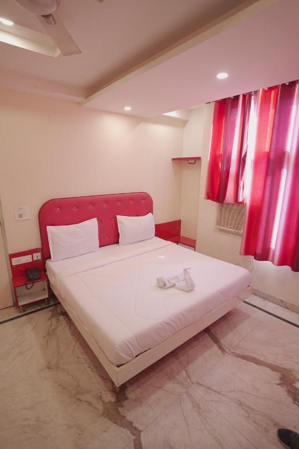 Hotel Leo Continental New Delhi Exteriör bild