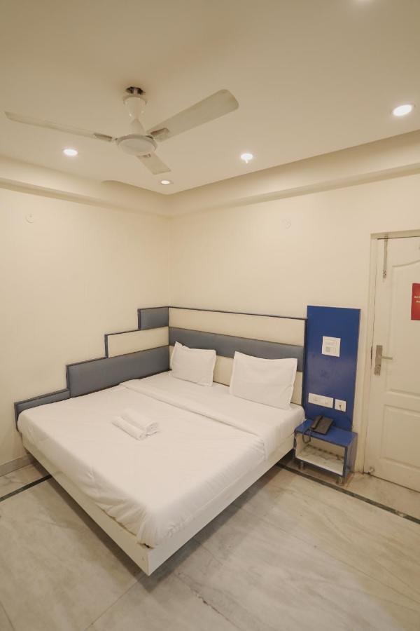 Hotel Leo Continental New Delhi Exteriör bild