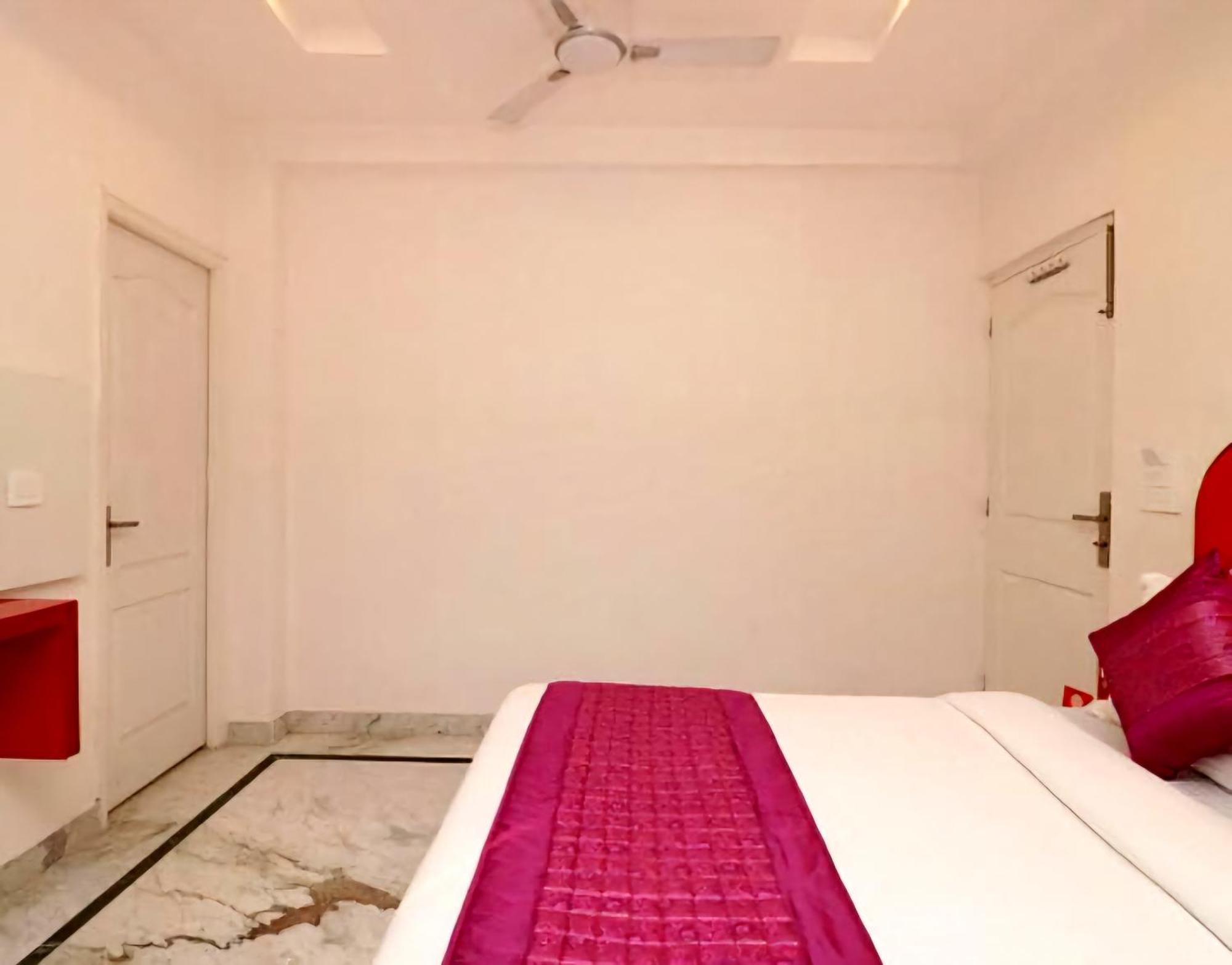 Hotel Leo Continental New Delhi Exteriör bild