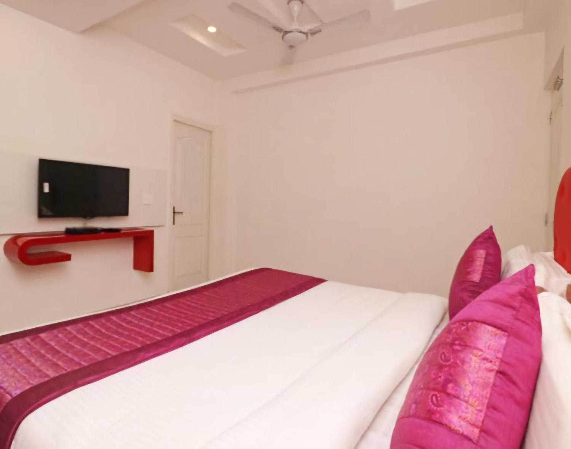 Hotel Leo Continental New Delhi Exteriör bild