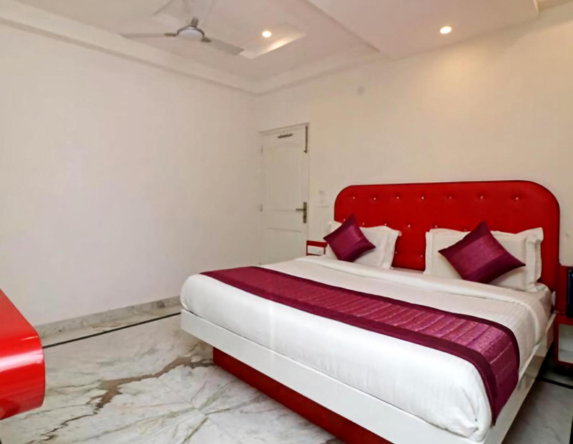 Hotel Leo Continental New Delhi Exteriör bild
