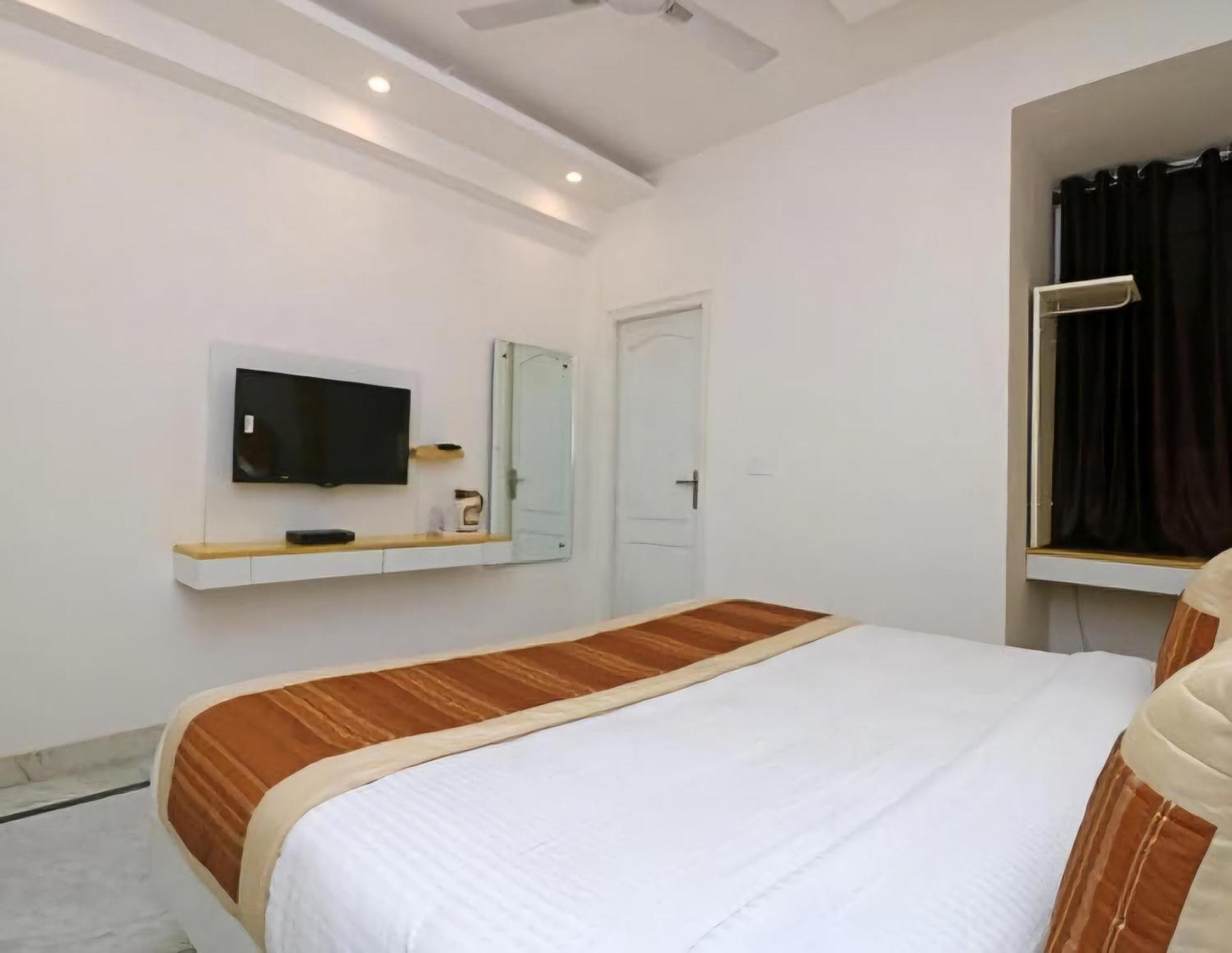 Hotel Leo Continental New Delhi Exteriör bild
